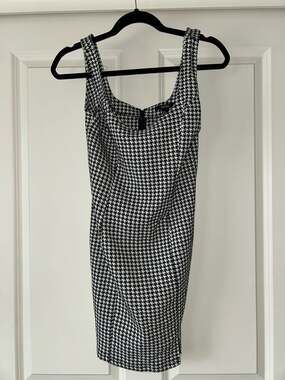 Forever 21 Houndstooth Scoop Neck Mini Sheath Dress